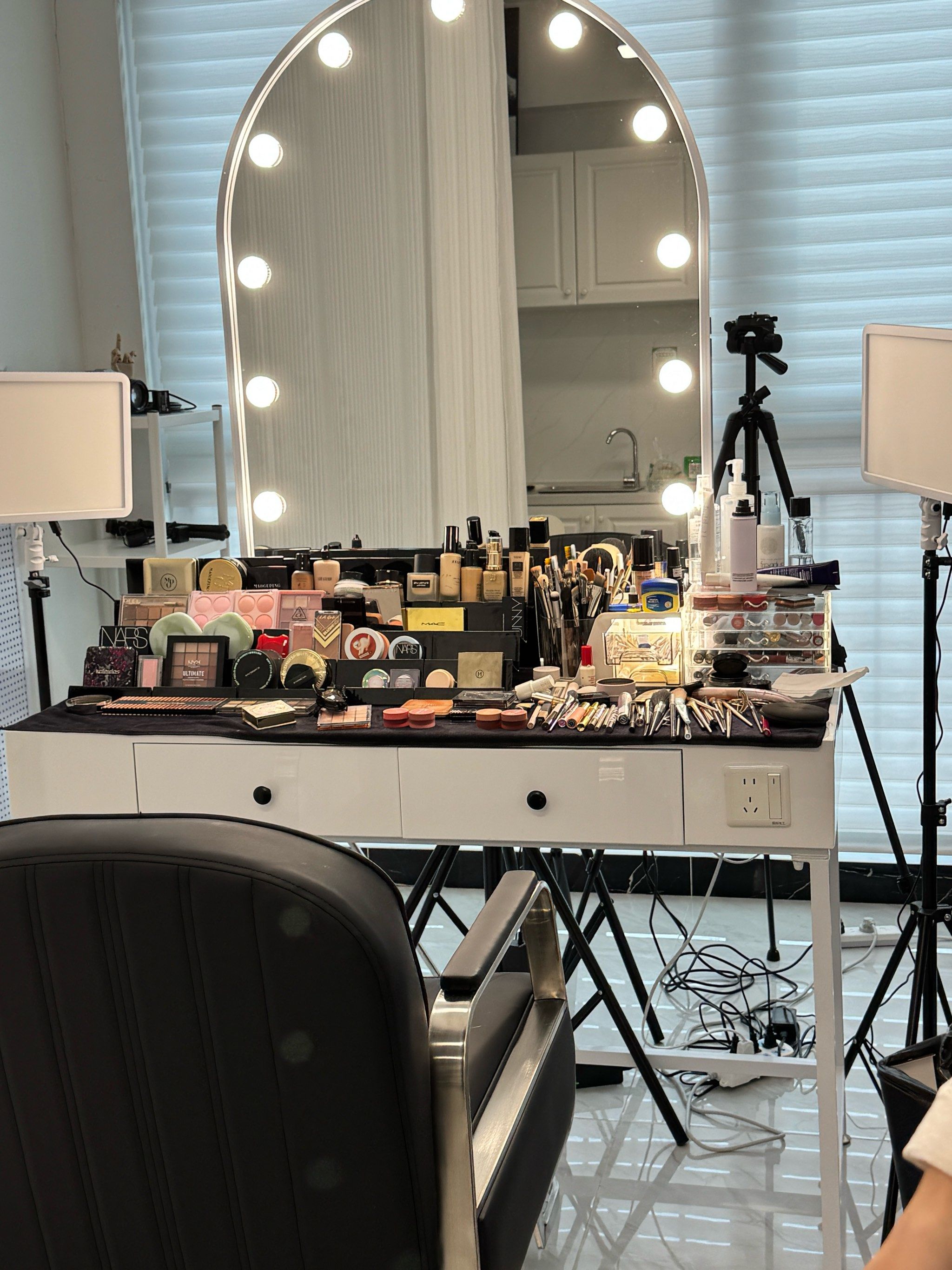 却隐藏着一个个令人唏嘘的故事