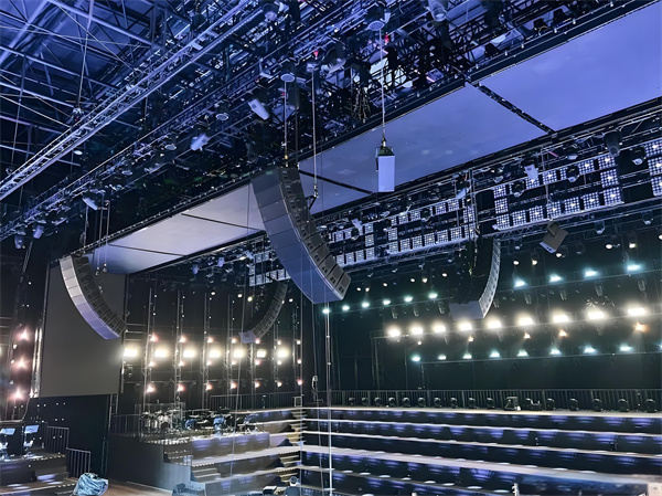 系列吊杆控制台；系列舞台防火阻燃幕布；剧场软、硬座豪华连排椅