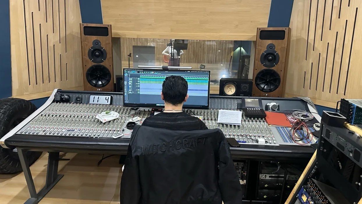 2月13日香港富豪李家诚采取法律行动