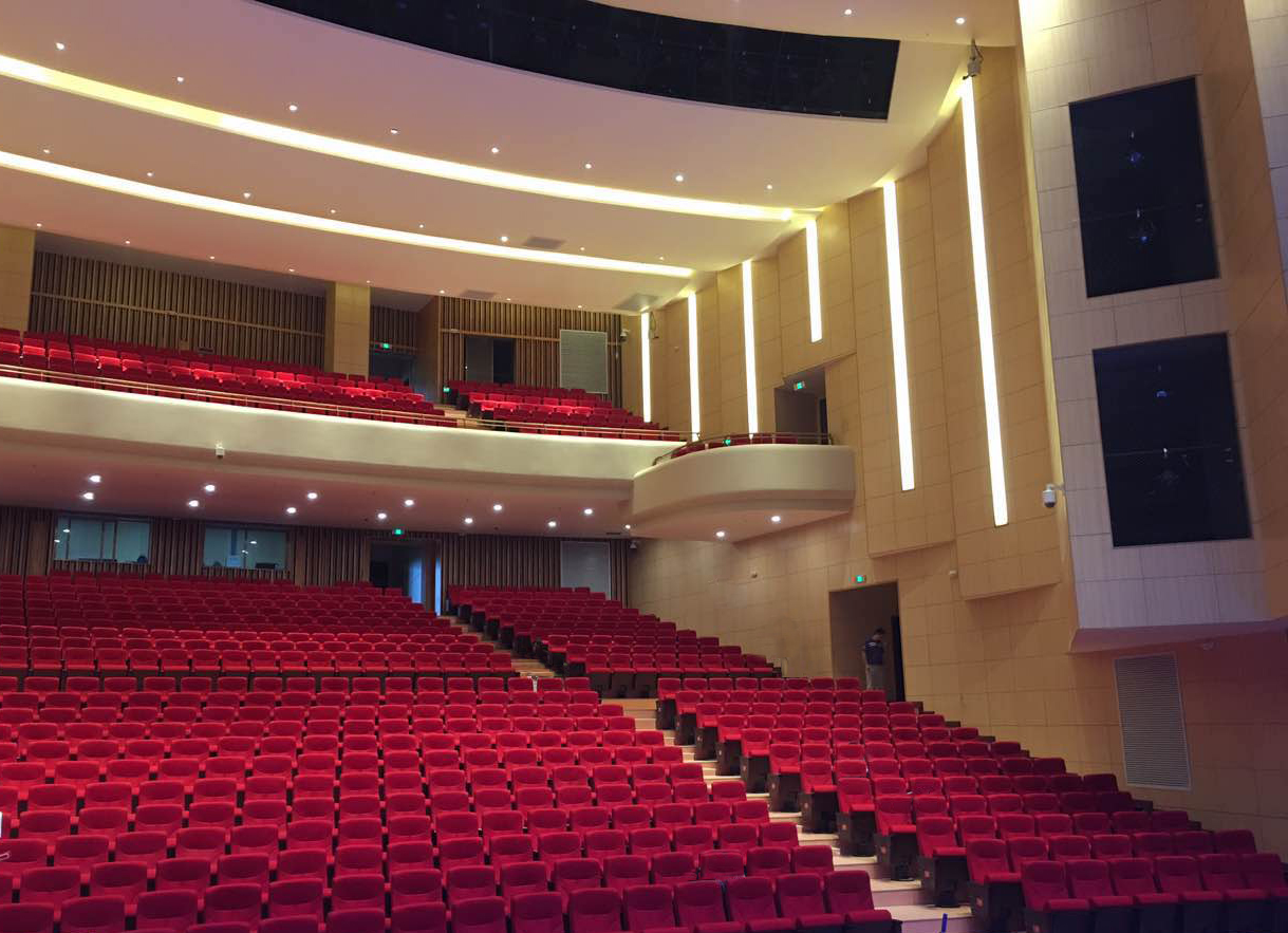 上午我们小团体在北京市中心集合途开心的导游小张热情迎接每人配备无线耳麦确保听感清晰流畅