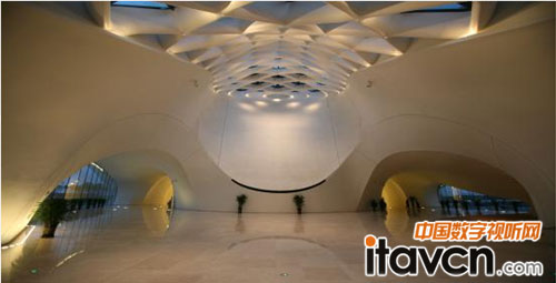 长和系创办人李嘉诚以451亿美元身家（3517.8亿港元）蝉联香港首富