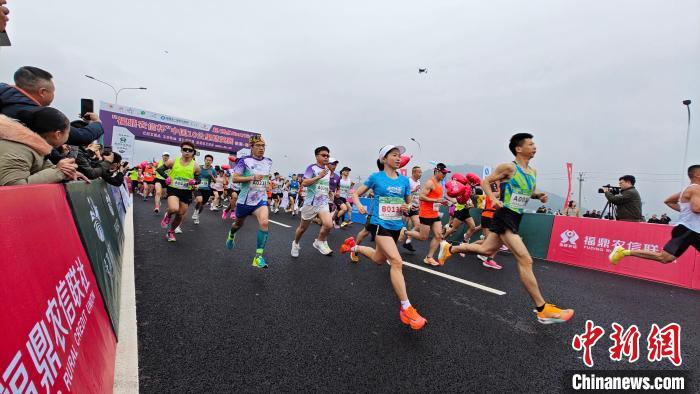 2023中国10公里精英赛福鼎开跑 贾俄仁加张德顺分