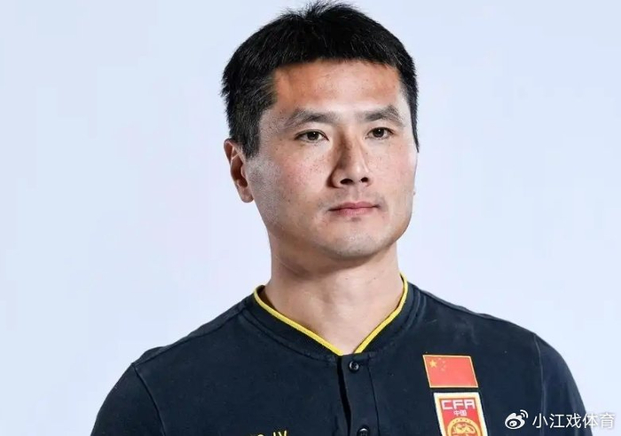 国足集训名单12名中场成战术核心，邵佳一布局中