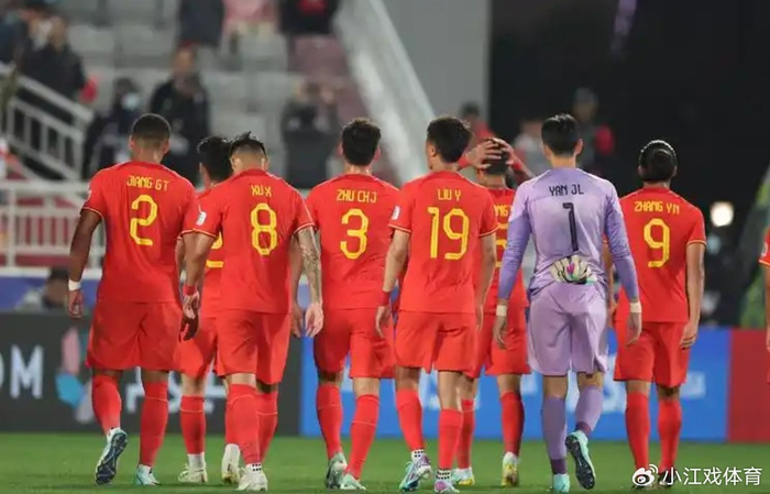 国足集训名单12名中场成战术核心，邵佳一布局中