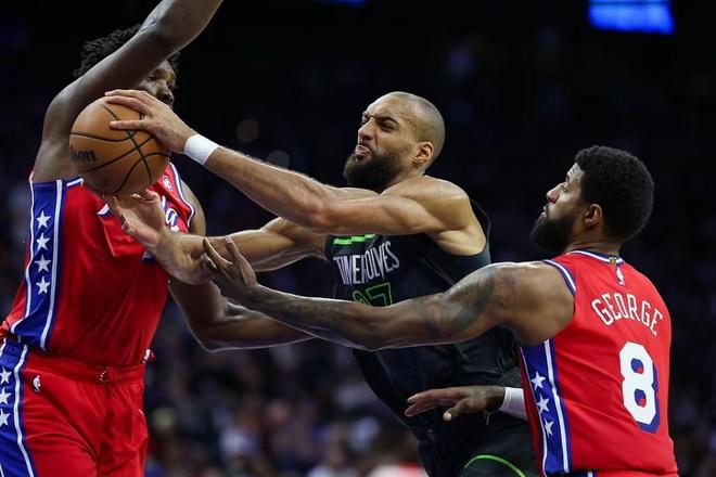 76人逆转森林狼终结两连败 乔治恩比德合砍44分助