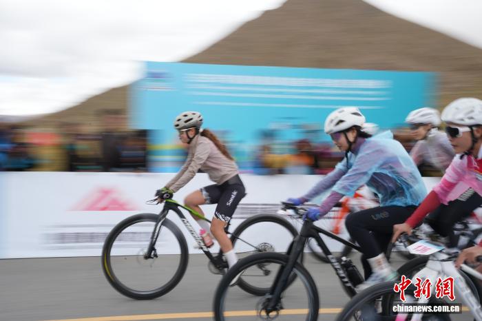 西藏浪卡子县环湖自行车赛创世界最高海拔纪录