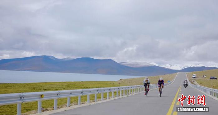 西藏浪卡子县环湖自行车赛创世界最高海拔纪录