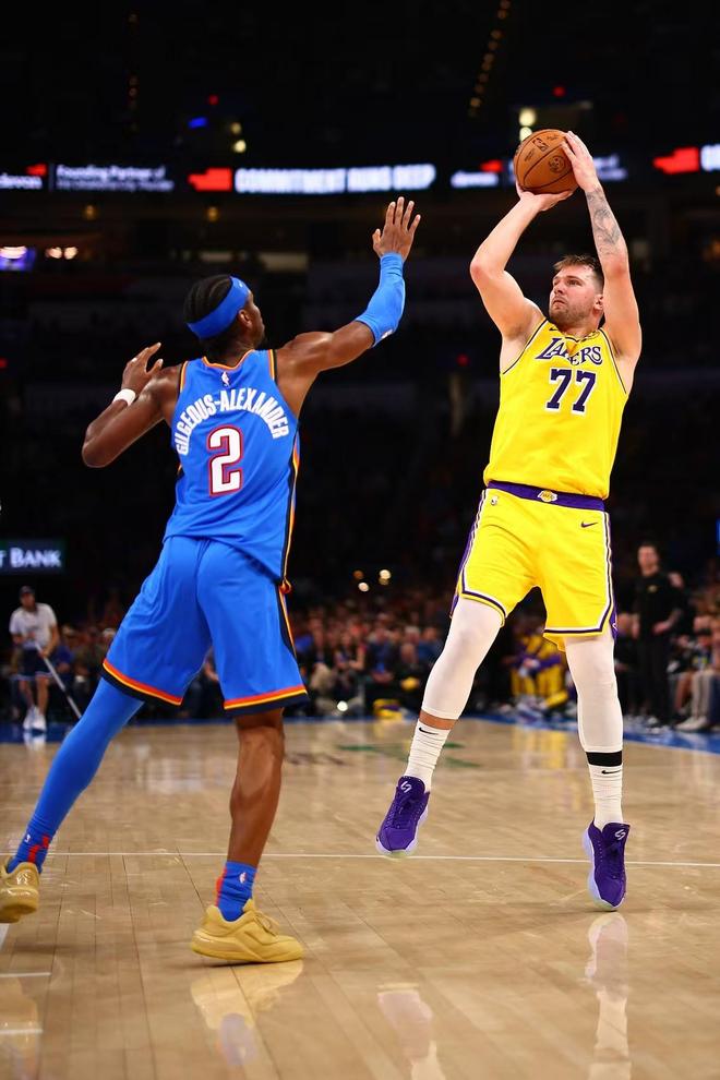 NBA65场规则引发争议 库里詹姆斯无缘奖项评选