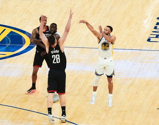 库里复出率队险胜火箭 申京绝杀终结悬念