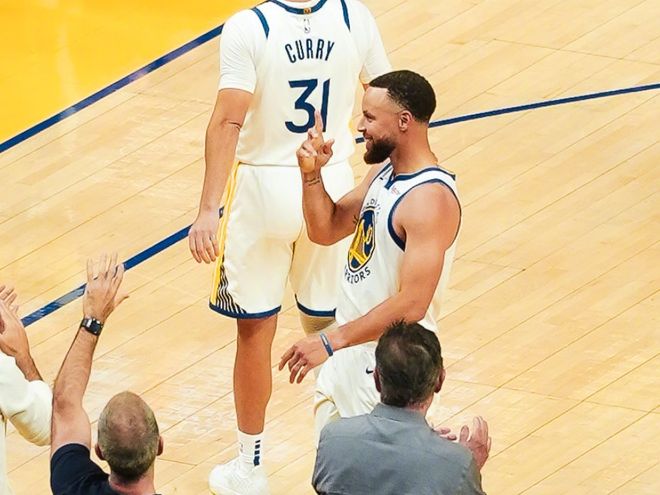 库里复出率队险胜火箭 申京绝杀终结悬念