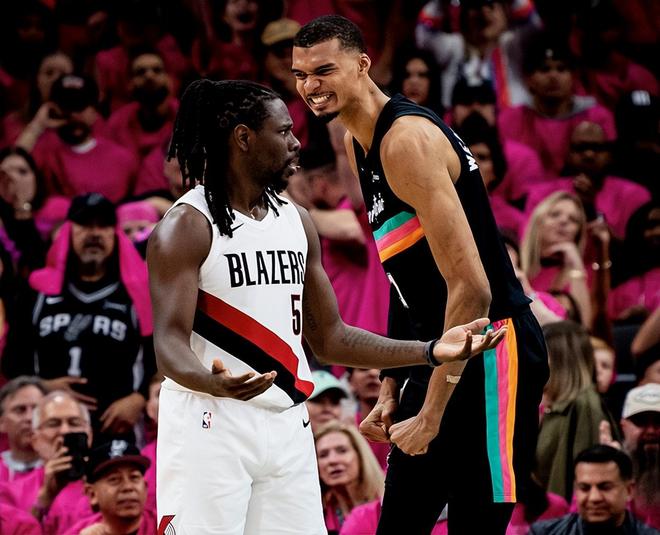 文班亚马季后赛首秀35分创纪录 马刺大胜开拓者