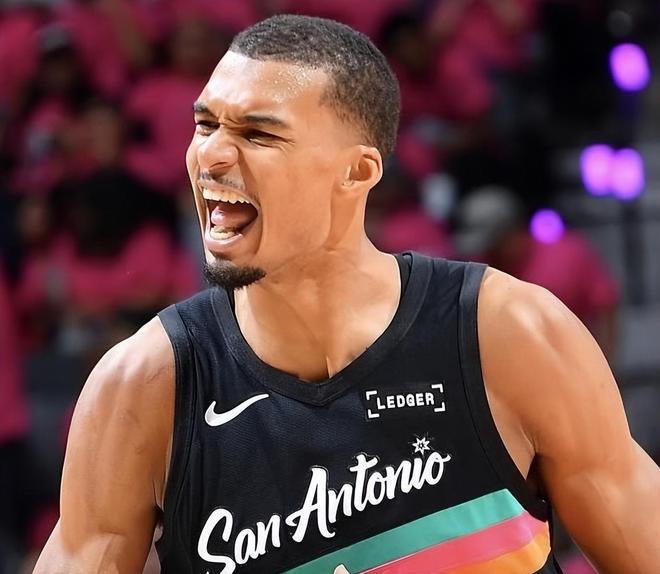 文班亚马季后赛首秀35分创纪录 马刺大胜开拓者